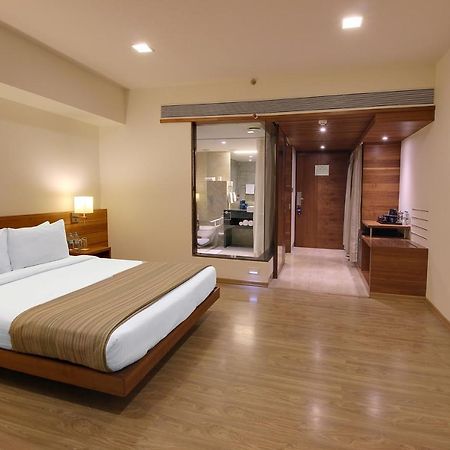 Temple Tree Hotel Shirdi Buitenkant foto