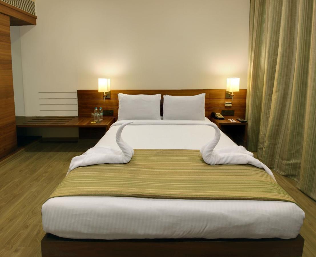 Temple Tree Hotel Shirdi Buitenkant foto