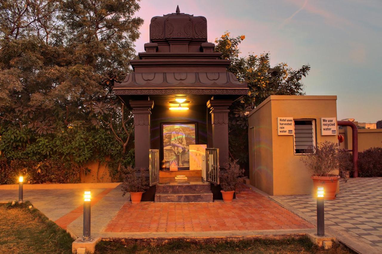Temple Tree Hotel Shirdi Buitenkant foto