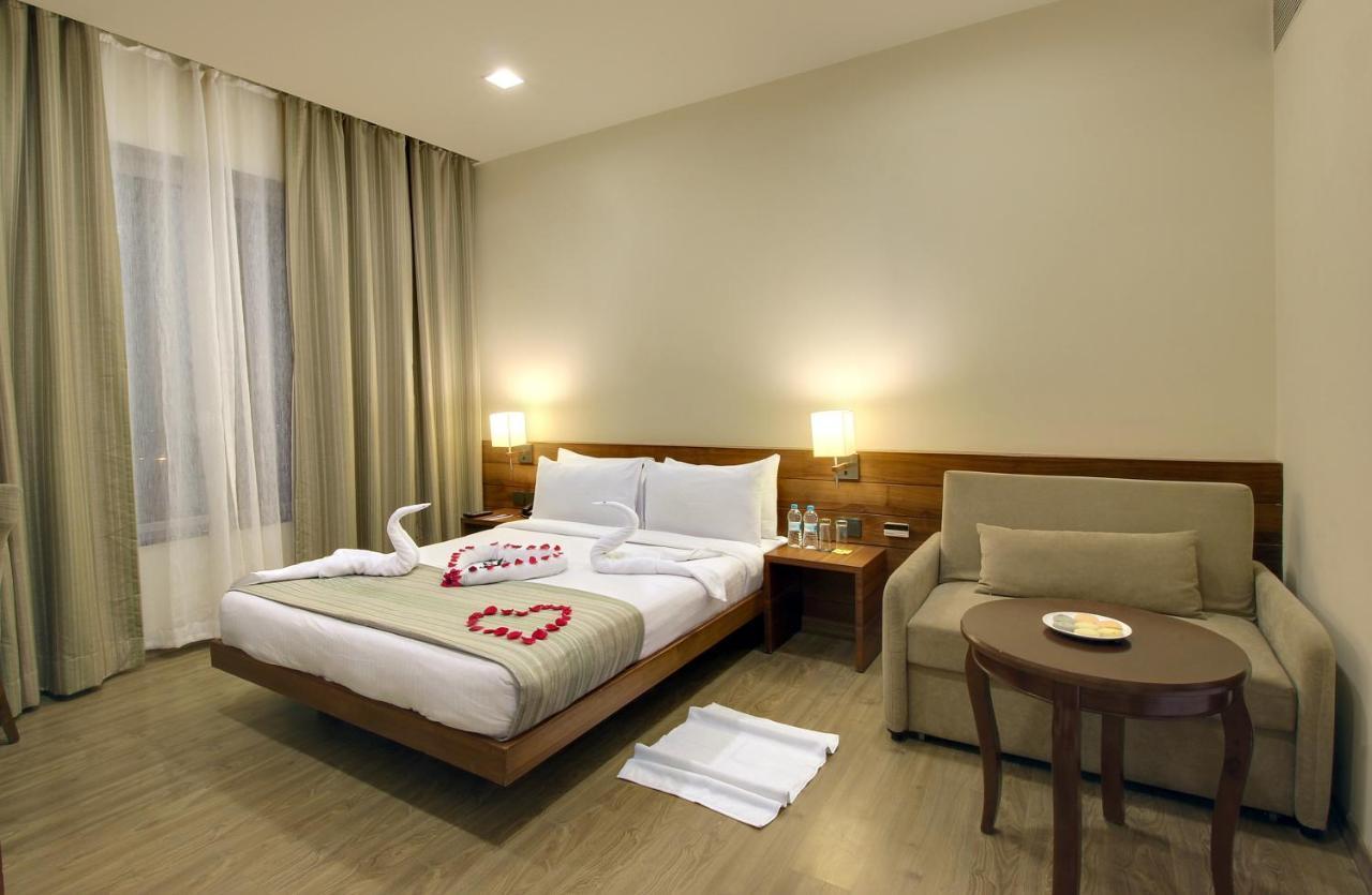 Temple Tree Hotel Shirdi Buitenkant foto