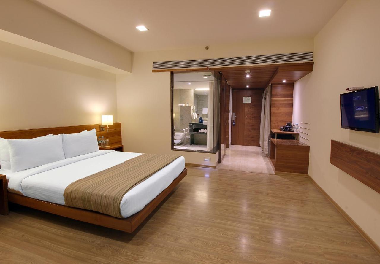 Temple Tree Hotel Shirdi Buitenkant foto