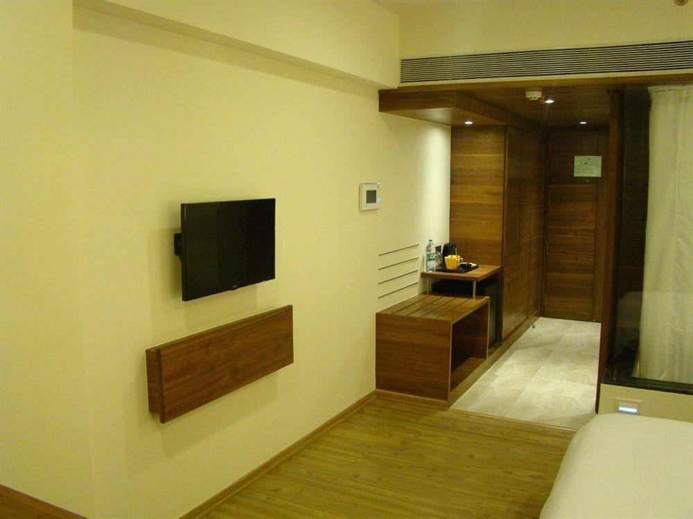 Temple Tree Hotel Shirdi Buitenkant foto