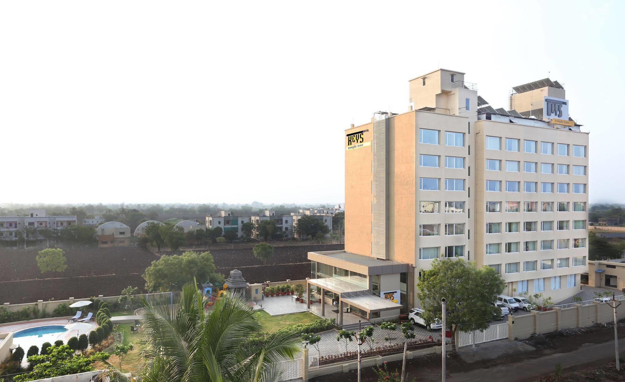 Temple Tree Hotel Shirdi Buitenkant foto